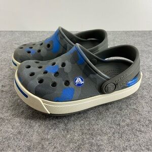 CROCS Classic Clog in Blue & Gray Camo Child Size 6/7